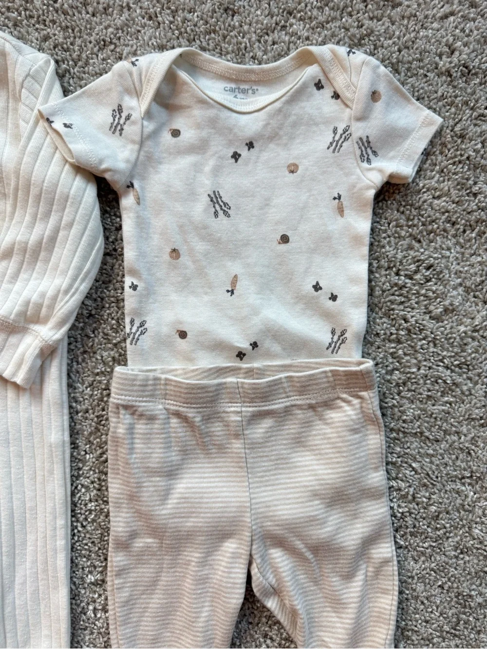 Carter's baby bundle neutral 3-Piece Bodysuit Set Sleeper pants Size 6 Months 6M